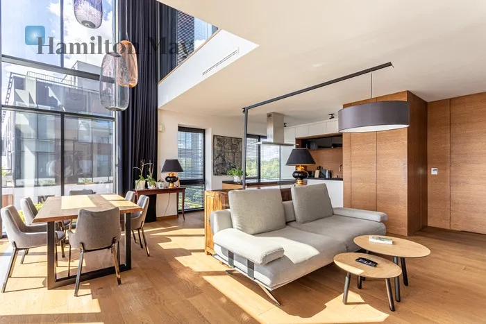 Street: Szamocka Region: Żoliborz Subregion: Sady Żoliborskie Distance to centre: 4.78 km Level: 5 Price: 20000 PLN Bedrooms: 2 Bathrooms: 2 Size: 128m2 - slider