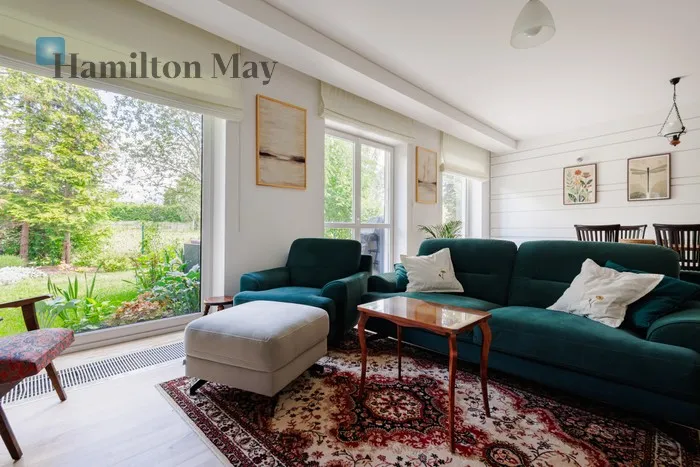 City: Józefosław Street: Cytrusowa Region: Józefosław Distance to centre: 14 km Level: -9 Price: 8000 PLN Bedrooms: 4 Bathrooms: 2 Plot size: 350m2 Price/m2: 39 PLN - slider