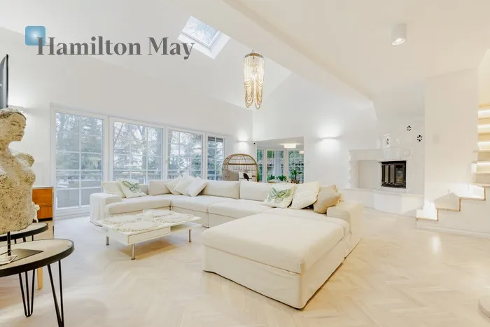 Street: Wrzosów Region: Zalesie Górne Price: 18000 PLN Bedrooms: 5 Bathrooms: 3 Plot size: 1800m2 - slider