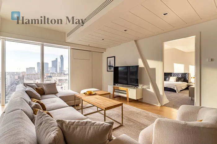 City: Warszawa Street: Złota Region: Śródmieście Distance to centre: 0.64 km Level: 11 Price: 41000 PLN Bedrooms: 3 Bathrooms: 2 Size: 218m2 Price/m2: 188 PLN - slider