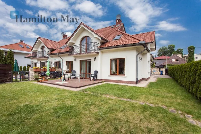Street: Kogucia Region: Zwierzyniec Subregion: Wola Justowska Level: -9 Price: 11000 PLN Bedrooms: 4 Bathrooms: 2 Plot size: 559m2 Price/m2: 46 PLN - slider