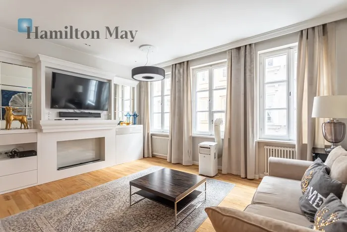 City: Warszawa Street: Świętojańska Region: Śródmieście Subregion: Stare Miasto Distance to centre: 2.08 km Level: 1 Price: 5500 PLN Bedrooms: 1 Bathrooms: 1 Size: 47m2 Price/m2: 117 PLN - slider