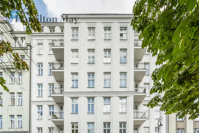 City: Warszawa Street: Stanisława Noakowskiego Region: Śródmieście Subregion: Śródmieście Południowe Distance to centre: 0.93 km Level: 3 Price: 5900000 PLN Bedrooms: 3 - slider