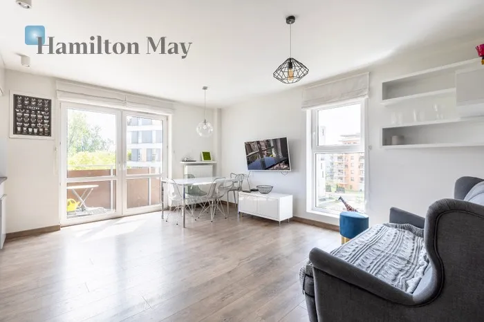 City: Kraków Street: Poznańska Region: Krowodrza Distance to centre: 2.32 km Level: 4 Price: 995000 PLN Bedrooms: 2 Bathrooms: 1 Size: 54.5m2 Price/m2: 18257 PLN - slider