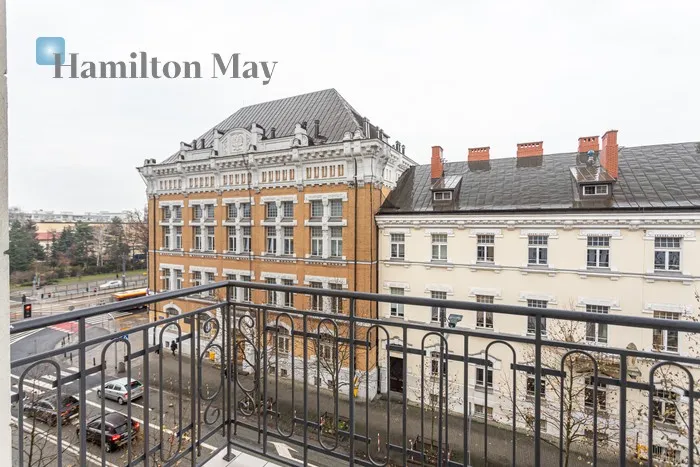 Street: Jagiellońska Region: Praga-Północ Subregion: Stara Praga Distance to centre: 2.96 km Level: 3 Price: 3100000 PLN Bedrooms: 2 Bathrooms: 1 Size: 101m2 - slider