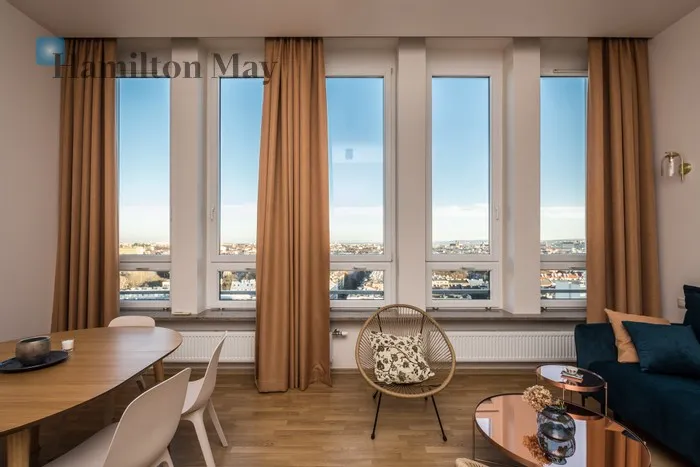 Street: aleja Kijowska Region: Krowodrza Distance to centre: 2.02 km Level: 17 Price: 5900 PLN Bedrooms: 2 Bathrooms: 1 Size: 90m2 Price/m2: 66 PLN - slider