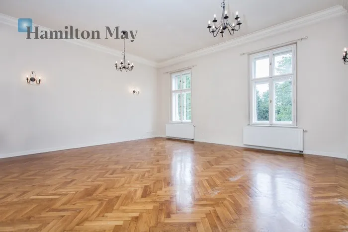 City: Kraków Street: św. Gertrudy Region: Stare Miasto Distance to centre: 0.42 km Level: 2 Price: 10000 PLN Bedrooms: 5 Bathrooms: 3 Size: 230m2 - slider