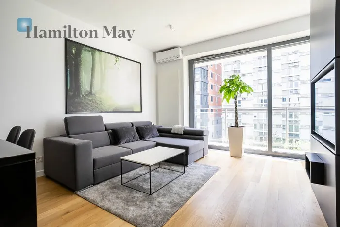 City: Warszawa Street: Grzybowska Region: Śródmieście Subregion: Śródmieście Północne Distance to centre: 1.09 km Level: 6 Price: 5500 PLN Bedrooms: 1 Bathrooms: 1 Size: 39m2 Price/m2: 141 PLN - slider