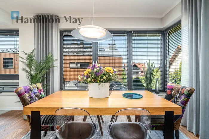 Street: Nowa Górka Region: Prądnik Biały Subregion: Witkowice Distance to centre: 4.7 km Level: 1 Price: 2150000 PLN Bedrooms: 3 Bathrooms: 1 Size: 120m2 Price/m2: 17917 PLN - slider