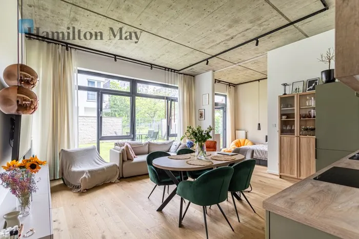 City: Warszawa Street: Krypska Region: Praga-Południe Subregion: Grochów Distance to centre: 5.31 km Price: 2200000 PLN Bedrooms: 2 Bathrooms: 2 Size: 138.83m2 Price/m2: 15847 PLN - slider