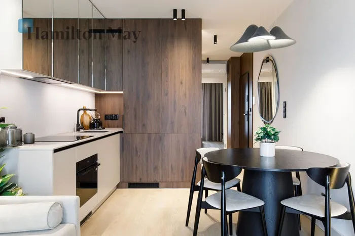 City: Kraków Street: Mogilska Region: Prądnik Czerwony Distance to centre: 3.29 km Level: 3 Price: 3590 PLN Bedrooms: 1 Bathrooms: 1 - slider