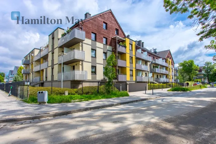 City: Wrocław Street: Łubinowa Region: Krzyki Distance to centre: 5.55 km Level: 1 Price: 3500 PLN Bedrooms: 3 Bathrooms: 1 Size: 83.96m2 - slider