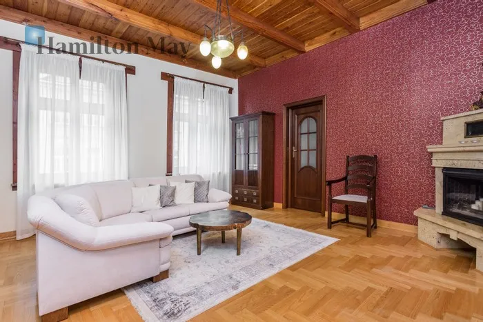 City: Kraków Street: Józefa Piłsudskiego Region: Stare Miasto Subregion: Nowy Świat Distance to centre: 0.44 km Level: 2 Price: 11000 PLN Bedrooms: 4 Bathrooms: 2 Size: 200m2 Price/m2: 55 PLN - slider