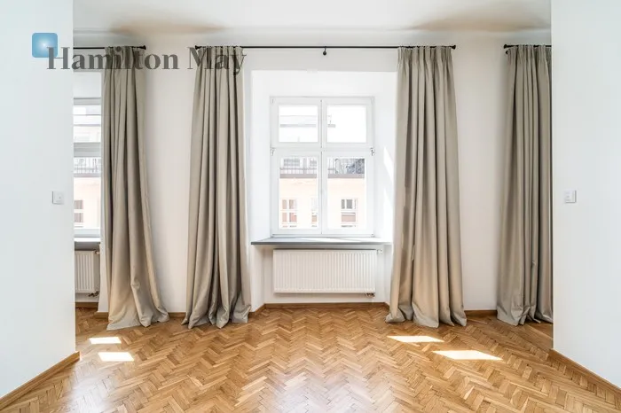 Street: Świętego Jana Region: Stare Miasto Distance to centre: 0.32 km Level: 2 Price: 4216000 PLN Bedrooms: 2 Bathrooms: 2 Size: 124m2 Price/m2: 34000 PLN - slider
