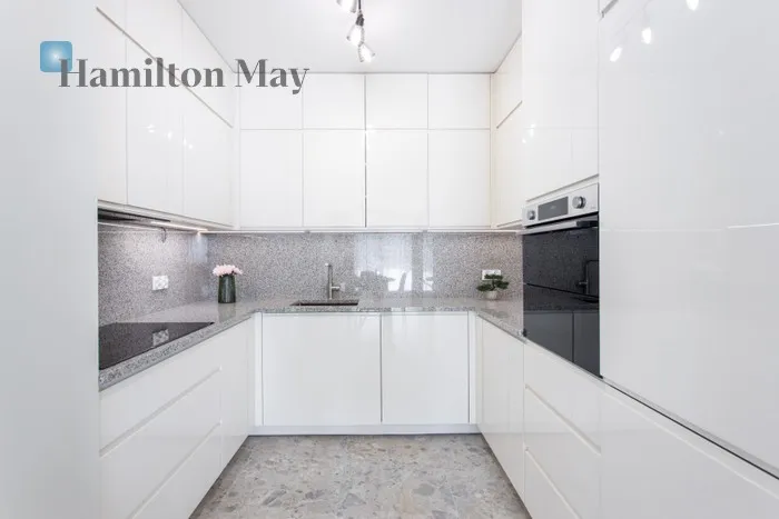 City: Wrocław Street: Kazimierza Michalczyka 3a Region: Stare Miasto Distance to centre: 1.42 km Level: 3 Price: 5300 PLN Bedrooms: 2 - slider