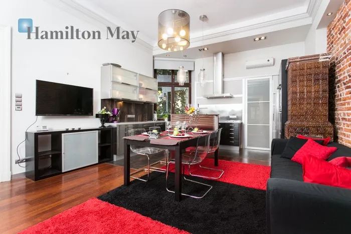 City: Kraków Street: Garncarska Region: Stare Miasto Distance to centre: 0.68 km Level: 1 Price: 8300 PLN Bedrooms: 3 Bathrooms: 2 Size: 120m2 Price/m2: 69 PLN - slider