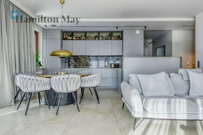 Street: Białej Floty Region: Mokotów Subregion: Wyględów Distance to centre: 4.33 km Level: 5 Price: 3530000 PLN Bedrooms: 3 Bathrooms: 2 Size: 120m2 - slider