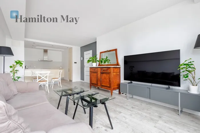 City: Warszawa Street: Łucka Region: Wola Subregion: Mirów Distance to centre: 1.66 km Level: 24 Price: 6350 PLN Bedrooms: 2 Bathrooms: 1 Size: 71m2 Price/m2: 89 PLN - slider