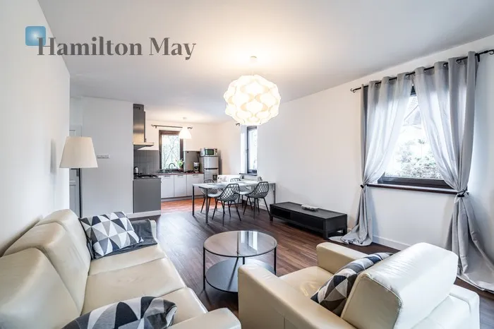 City: Kraków Street: Lasogórska Region: Swoszowice Distance to centre: 7.77 km Level: 1 Price: 5500 PLN Bedrooms: 3 Bathrooms: 2 Size: 108m2 - slider