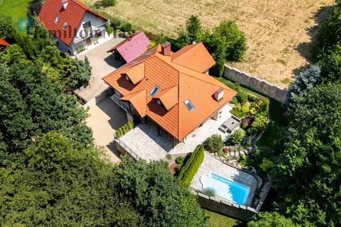 City: Głogoczów Street: Krzywaczka Region: Głogoczów Price: 2750000 PLN Bedrooms: 3 Bathrooms: 2 Plot size: 600m2 Price/m2: 11000 PLN - slider