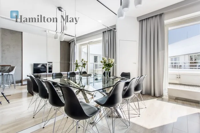 Street: Podwale Region: Stare Miasto Level: 6 Price: 3800 PLN Bedrooms: 1 Bathrooms: 1 Size: 46.7m2 Price/m2: 81 PLN - slider