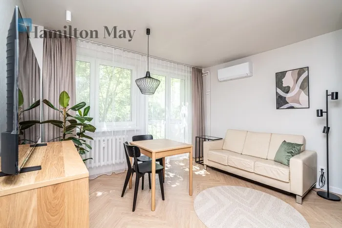 City: Kraków Street: Łobzowska Region: Stare Miasto Subregion: Piasek Distance to centre: 1.16 km Level: 2 Price: 3300 PLN Bedrooms: 1 Bathrooms: 1 Size: 35.5m2 Price/m2: 93 PLN - slider