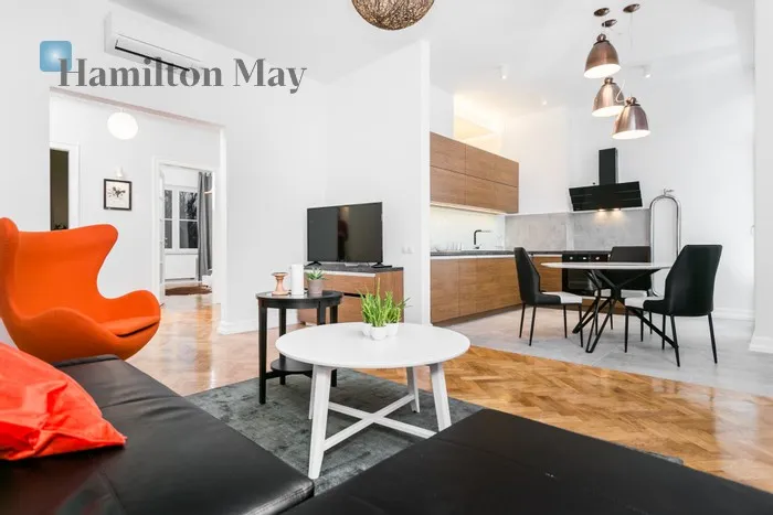 City: Kraków Street: Karola Szymanowskiego Region: Krowodrza Distance to centre: 1 km Level: 3 Price: 4800 PLN Bedrooms: 2 Bathrooms: 1 Size: 91m2 - slider