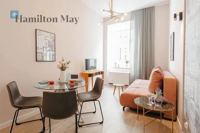 City: Kraków Street: Jana Kochanowskiego Region: Stare Miasto Distance to centre: 1.02 km Level: 1 Price: 1090000 PLN Bedrooms: 2 Bathrooms: 1 Size: 53m2 - slider