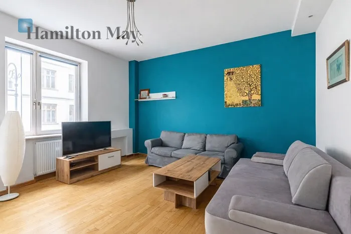 Street: Wilcza Region: Śródmieście Distance to centre: 0.73 km Level: 1 Price: 1771100 PLN Bedrooms: 3 Bathrooms: 1 Size: 89m2 Price/m2: 19900 PLN - slider