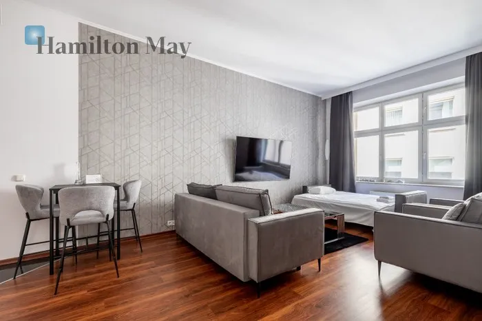 Street: Szpitalna Region: Stare Miasto Distance to centre: 0.28 km Level: 1 Price: 2038000 PLN Bedrooms: 1 Bathrooms: 1 - slider