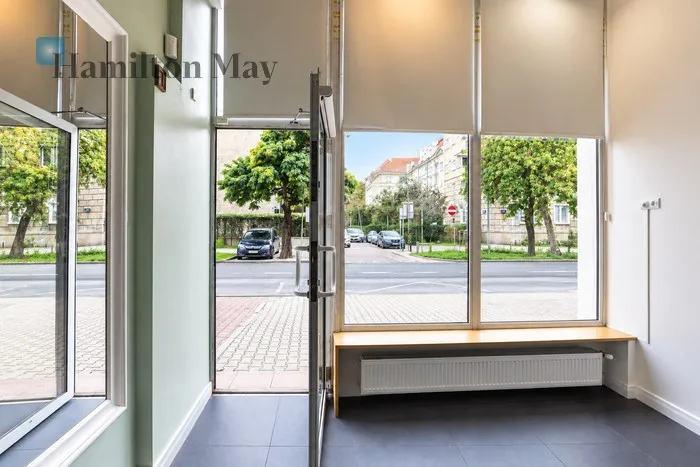 City: Warszawa Street: Piękna Region: Śródmieście Subregion: Śródmieście Południowe Distance to centre: 0.94 km Price: 5400 PLN Bedrooms: null Bathrooms: null Plot size: nullm2 Layout: fixed Price/m2: 276 PLN - slider
