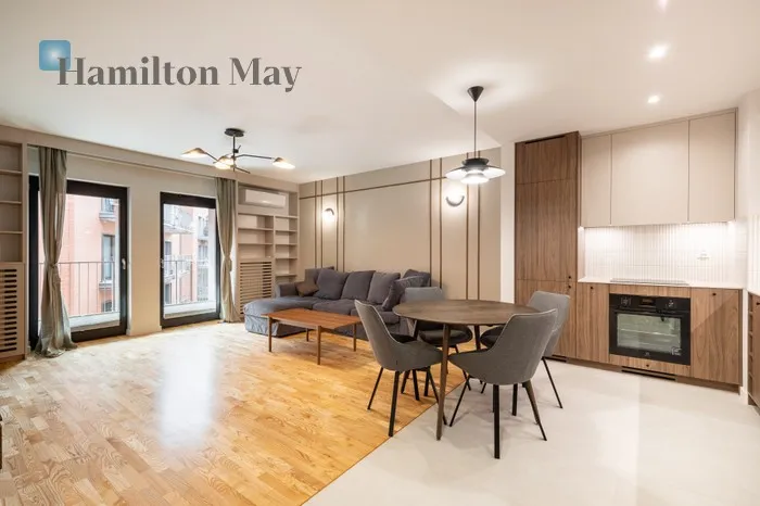 City: Kraków Street: Szlak Region: Stare Miasto Distance to centre: 1 km Level: 4 Price: 1665000 PLN Bedrooms: 1 Bathrooms: 1 Size: 63.91m2 - slider