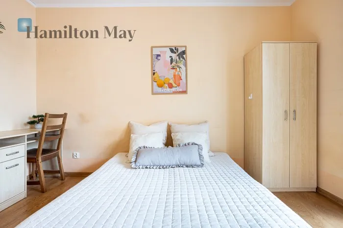 City: Wrocław Street: Dąbrowskiego 34 Region: Krzyki Subregion: Przedmieście Oławskie Distance to centre: 1.43 km Level: 3 Price: 2400 PLN Bedrooms: 2 Bathrooms: 1 Size: 31m2 Price/m2: 77 PLN - slider