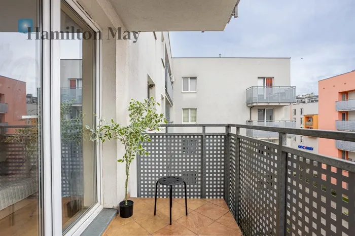 City: Wrocław Street: Dąbrowskiego 34 Region: Krzyki Subregion: Przedmieście Oławskie Distance to centre: 1.43 km Level: 3 Price: 2400 PLN - slider