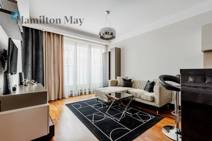 City: Warszawa Street: Sienna Region: Wola Subregion: Mirów Distance to centre: 1.24 km Level: 5 Price: 4900 PLN Bedrooms: 1 Bathrooms: 1 Size: 51m2 Price/m2: 96 PLN - slider