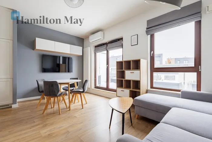 City: Warszawa Street: Sarmacka Region: Wilanów Subregion: Wilanów Wysoki Distance to centre: 8.17 km Level: 3 Price: 3000 PLN Bedrooms: 0 Bathrooms: 1 Size: 31m2 Price/m2: 97 PLN - slider