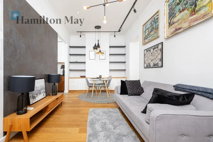 City: Kraków Street: plac Na Groblach Region: Stare Miasto Subregion: Wawel Distance to centre: 0.71 km Level: 1 Price: 6800 PLN Bedrooms: 2 Bathrooms: 1 - slider