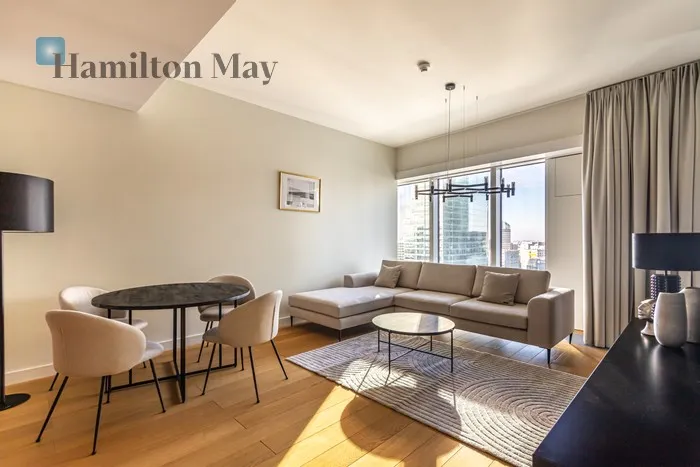 City: Warszawa Street: Złota Region: Śródmieście Subregion: Śródmieście Północne Distance to centre: 0.65 km Level: 17 Price on application: true Bedrooms: 1 Bathrooms: 1 Size: 79.9m2 Price/m2: 52566 PLN - slider