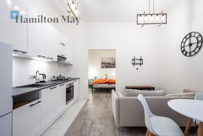 City: Kraków Street: Elizy Orzeszkowej Region: Stare Miasto Distance to centre: 1.31 km Price: 2500 PLN Bedrooms: 1 Bathrooms: 1 Size: 39m2 Price/m2: 64 PLN - slider