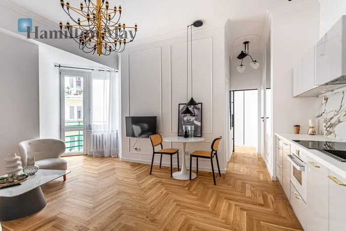 City: Warszawa Street: Złota Region: Śródmieście Subregion: Śródmieście Północne Distance to centre: 0.32 km Level: 4 Price: 4500 PLN Bedrooms: 2 Bathrooms: 1 Size: 44m2 Price/m2: 102 PLN - slider