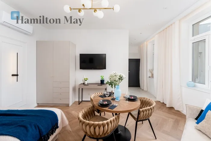 City: Kraków Street: Estery Region: Stare Miasto Subregion: Kazimierz Distance to centre: 1.16 km Level: 3 Price: 989000 PLN Bedrooms: 0 Bathrooms: 1 Size: 33m2 Price/m2: 29970 PLN - slider
