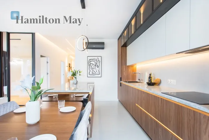 Street: Rybnicka Region: Krzyki Distance to centre: 4.79 km Level: 1 Price: 2550000 PLN Bedrooms: 4 Bathrooms: 2 Size: 118m2 Price/m2: 21610 PLN - slider