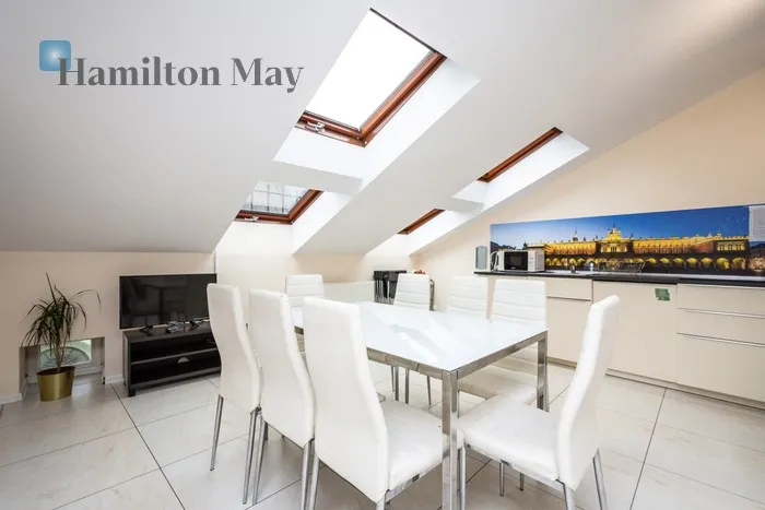 City: Kraków Street: Świętego Tomasza Region: Stare Miasto Distance to centre: 0.27 km Level: 4 Price: 1999000 PLN Bedrooms: 3 - slider