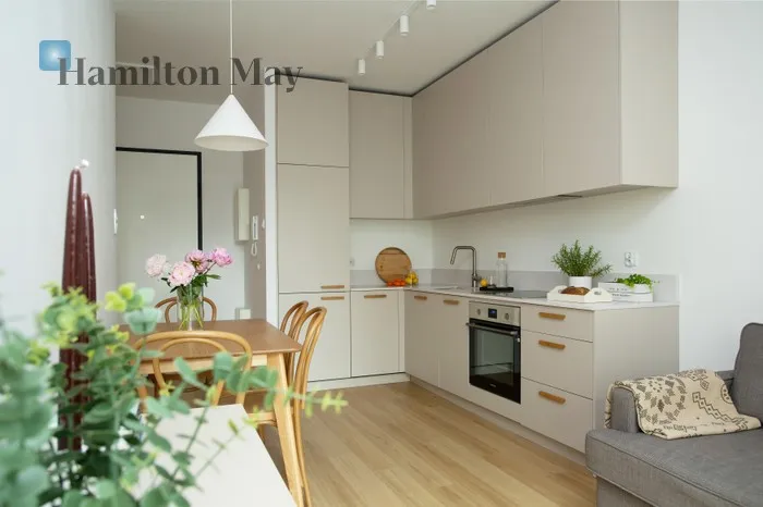 Street: Myśliwska Region: Podgórze Subregion: Płaszów Distance to centre: 4.69 km Price: 698000 PLN Bedrooms: 1 Bathrooms: 1 Size: 38.23m2 Price/m2: 18258 PLN - slider