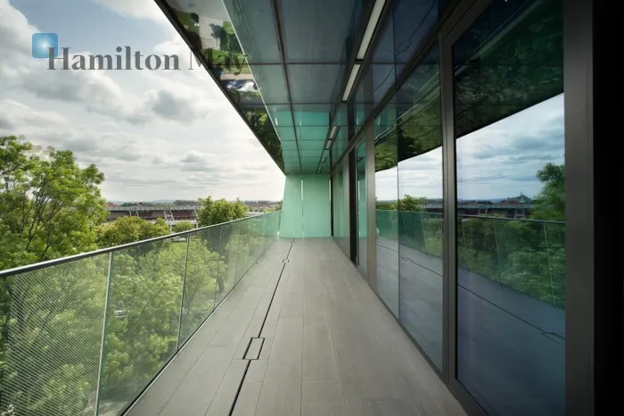 Distance to centre: 1.23 km Level: 5 Price: 2790000 PLN Bedrooms: 2 Bathrooms: 2 Size: 73m2 - slider