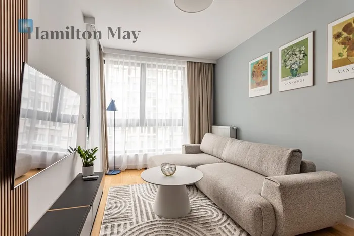 City: Warszawa Street: Grzybowska Region: Wola Subregion: Mirów Distance to centre: 1.33 km Level: 10 Price: 6500 PLN Bedrooms: 1 Bathrooms: 1 Size: 42m2 - slider