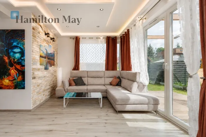 City: Kraków Street: Młodzieży Region: Bieżanów-Prokocim Subregion: Prokocim Distance to centre: 6.44 km Price: 2000000 PLN Bedrooms: 4 Bathrooms: 3 - slider