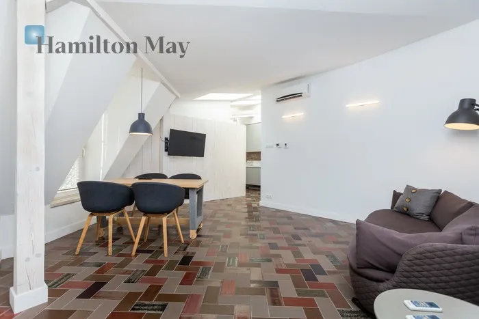 City: Kraków Street: Teofila Lenartowicza Region: Stare Miasto Distance to centre: 1.06 km Level: 4 Price: 4000 PLN Bedrooms: 2 Bathrooms: 1 Size: 67m2 Price/m2: 60 PLN - slider