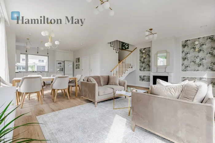 City: Konstancin-Jeziorna Street: Wczasowa Region: Klarysew Distance to centre: 15.1 km Price: 15000 PLN Bedrooms: 4 Bathrooms: 3 Plot size: 644m2 - slider