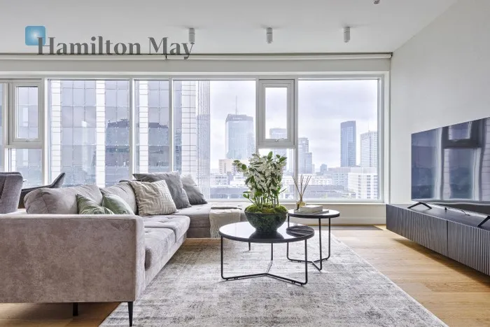 City: Warszawa Street: Grzybowska Region: Wola Subregion: Mirów Distance to centre: 1.58 km Level: 20 Price: 24600 PLN Bedrooms: 3 Bathrooms: 3 Size: 130m2 Price/m2: 189 PLN - slider